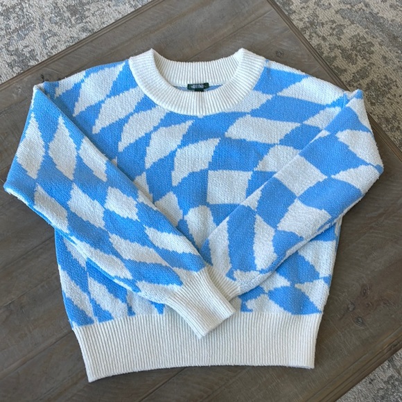 Sweaters - Blue & white sweater